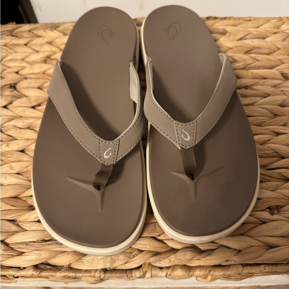 OluKai Nu’a Pi’o - Warm Taupe Sandals